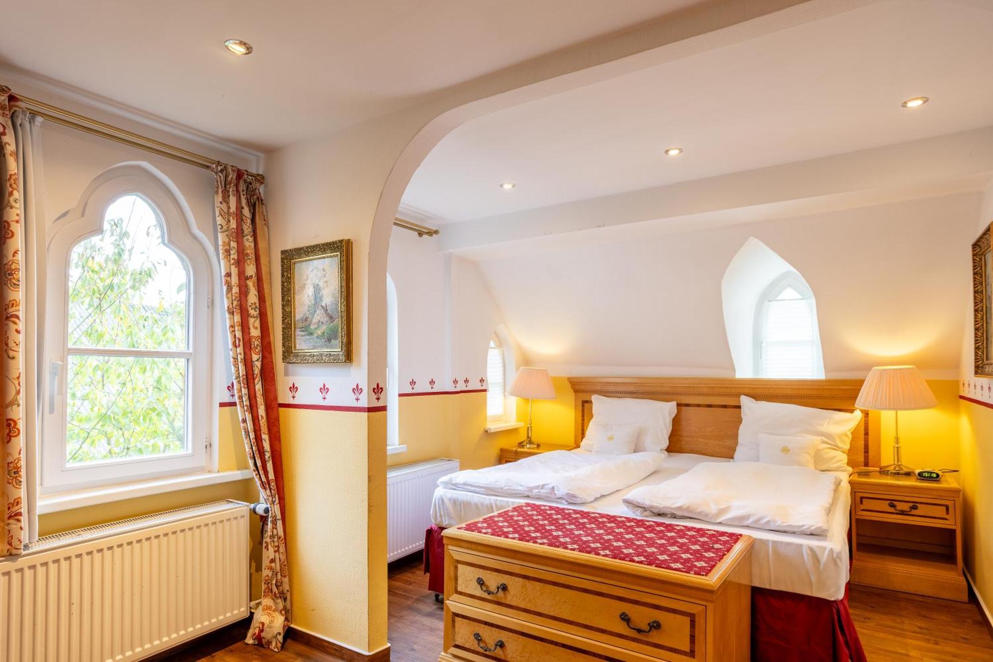 Burghotel Staufenberg 4*