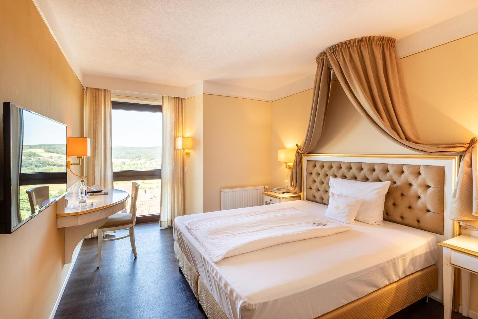 Hotel Burghotel Staufenberg 4*