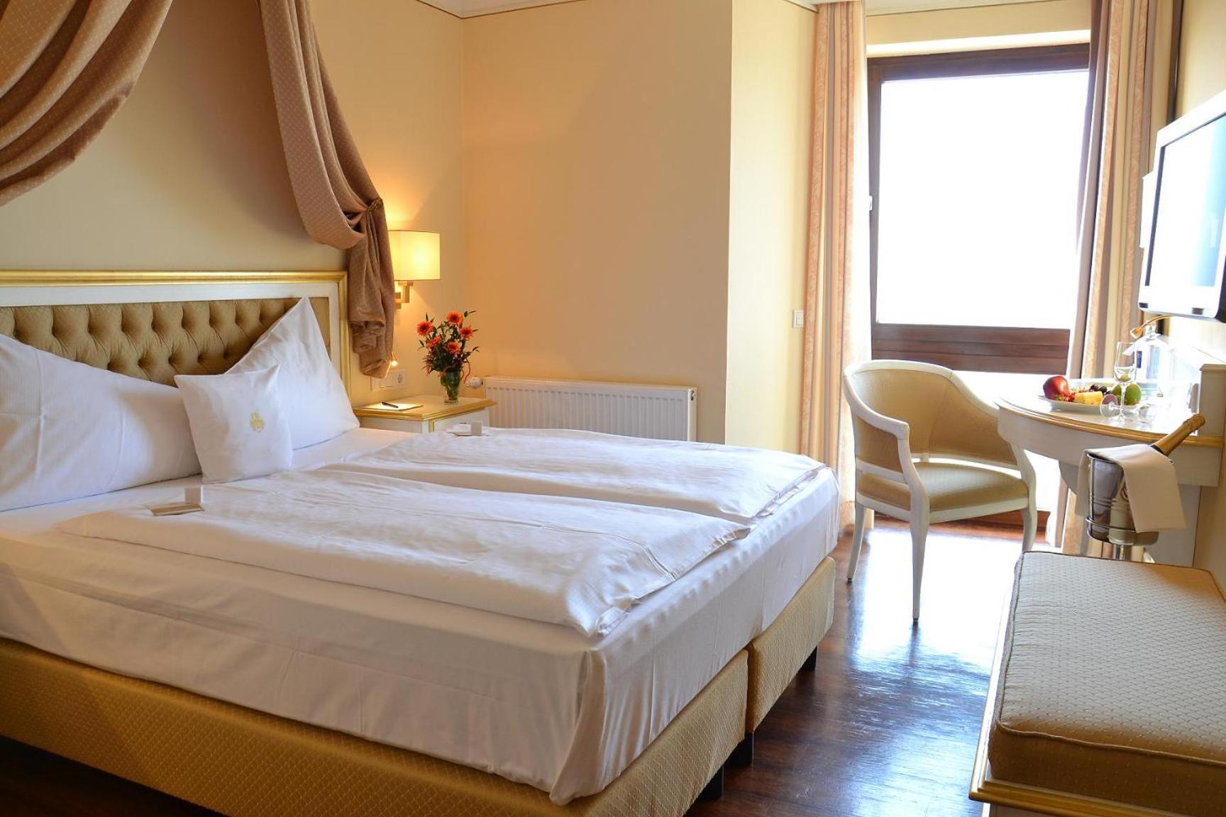 Hotel Burghotel Staufenberg 4*